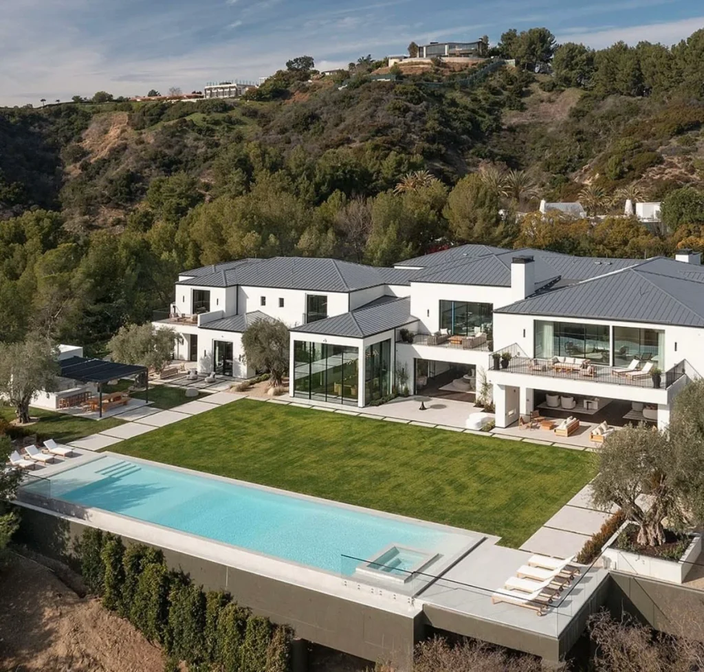 Ashton Kutcher & Mila Kunis’ Eco-Friendly Farmhouse