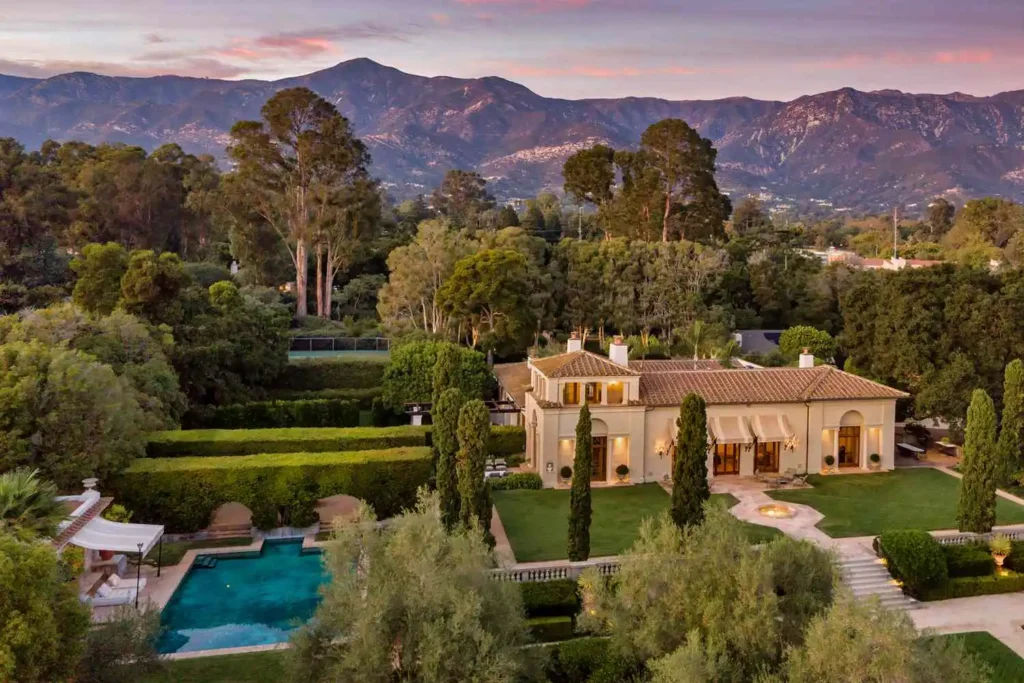 Ellen DeGeneres home 102423 7 2000c11876004b8a9a2196033ac1f294